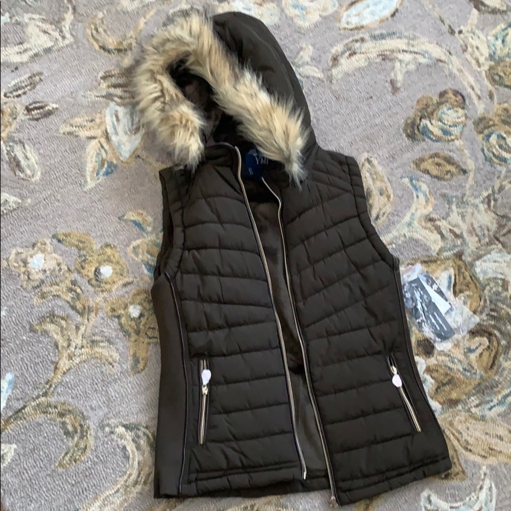 NWT YMI | olive puffer vest w/faux fur collar